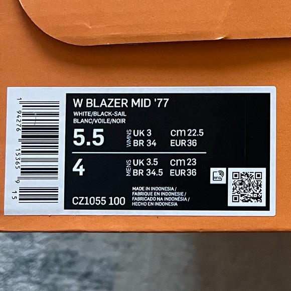 Like New Nike Blazer Mid '77 Style: CZ1055-100 - Picture 16 of 16